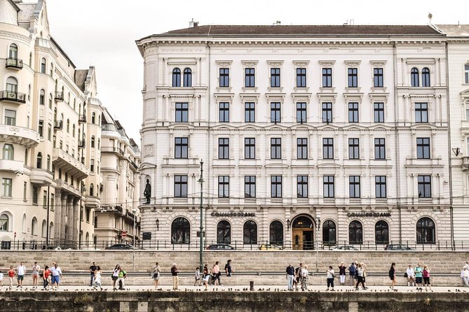 101 things in Budapest - Full Day Tour with Lunch & Metro Pass - St. Stephen’s Basilica and Liberty Square: faith and finance in the same breath
