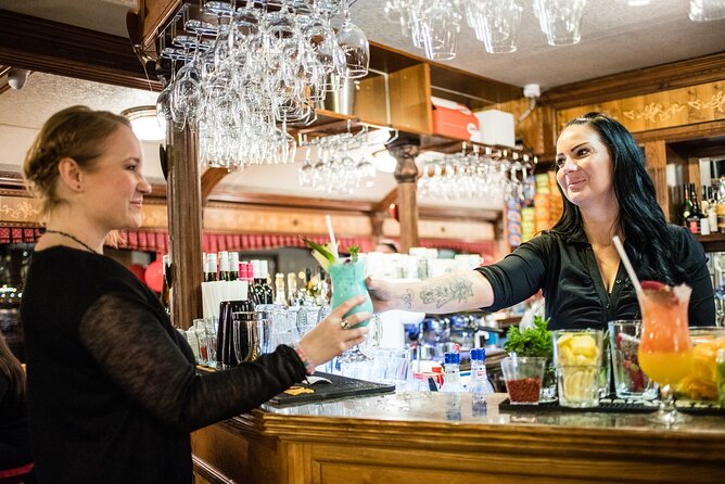 10PM Budapest Danube Cruise with Live Music & Food or Drinks - Dinner and Cruise vs Drinks Only, What You Gain