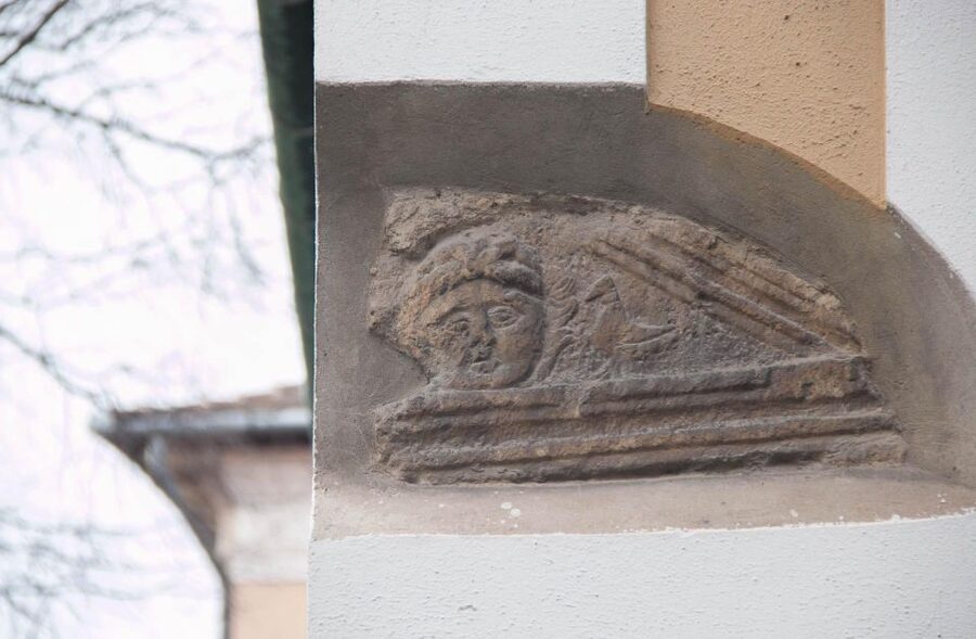 2 Hours Buda Castle Walking Tour - Walk with a Historian - Meeting point at the Lutheran Church, and why that start helps