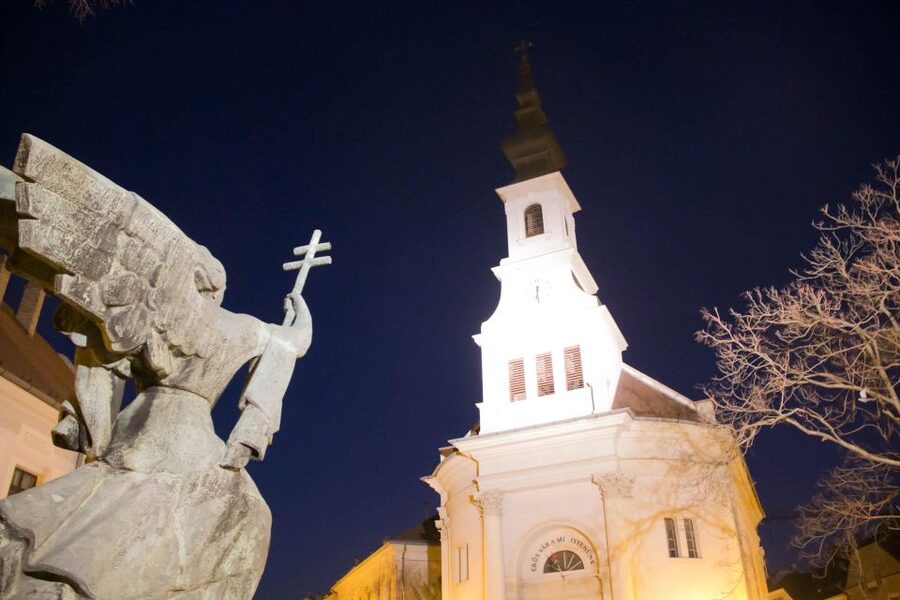 2 Hours Buda Castle Walking Tour - Walk with a Historian - Entering Matthias Church, where the grandeur becomes a story