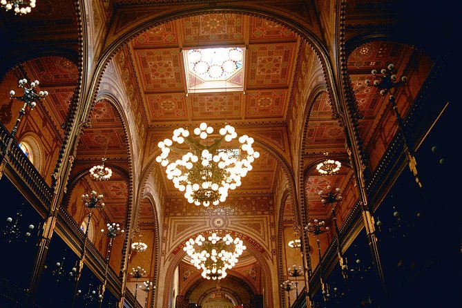 A Journey through Jewish Budapest - Walking Tour - Stop 3: Rumbach Street Synagogue and the Status Quo Ante Thread
