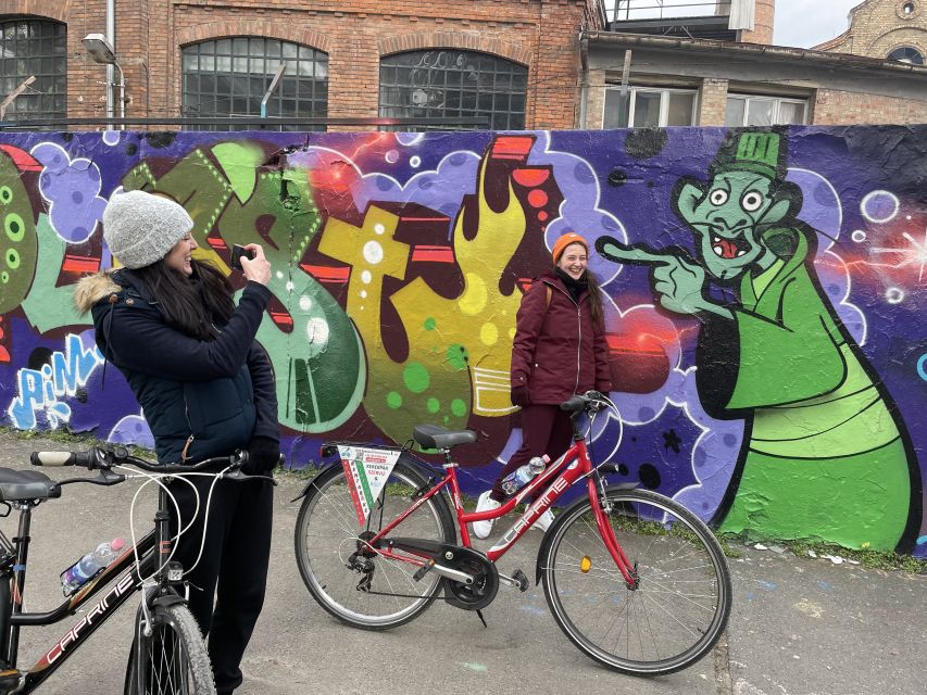 Alternative Bike tour: Graffiti Wall and Peace - The scavenger hunt: the easy way to look at the city harder