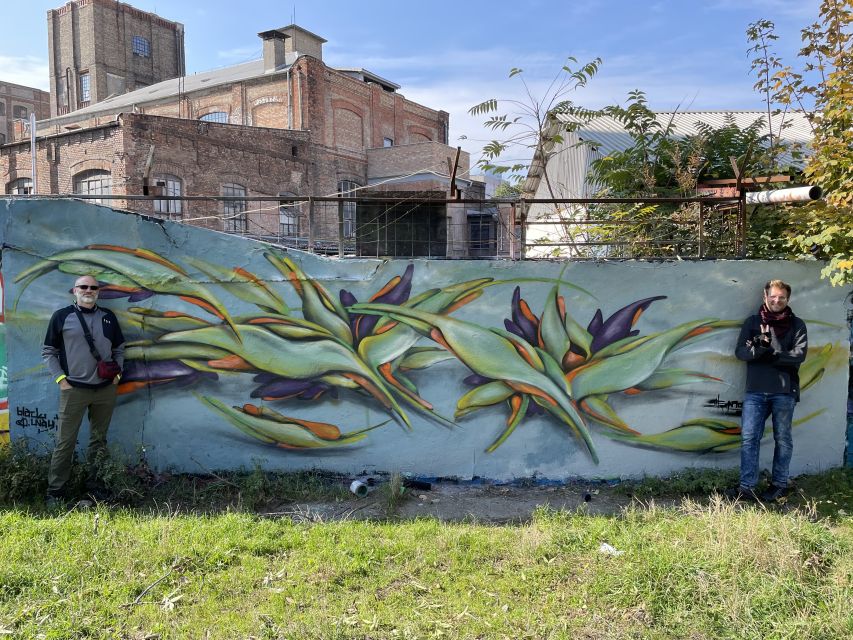Alternative Bike tour: Graffiti Wall and Peace - Pace, weather, and what to wear for about 30 km