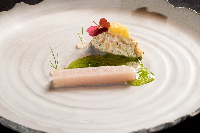 Audio visual multi-sensory chefs journey dinner experience - The audio-visual show: what the 360-degree setup does