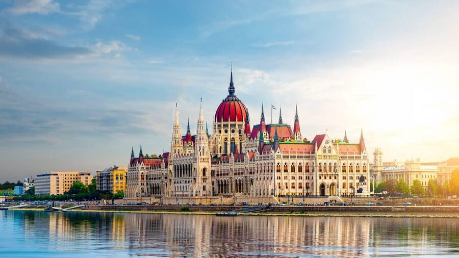 Best of Budapest: Private Walking Tour with a Local - Key things that make this Budapest walk work