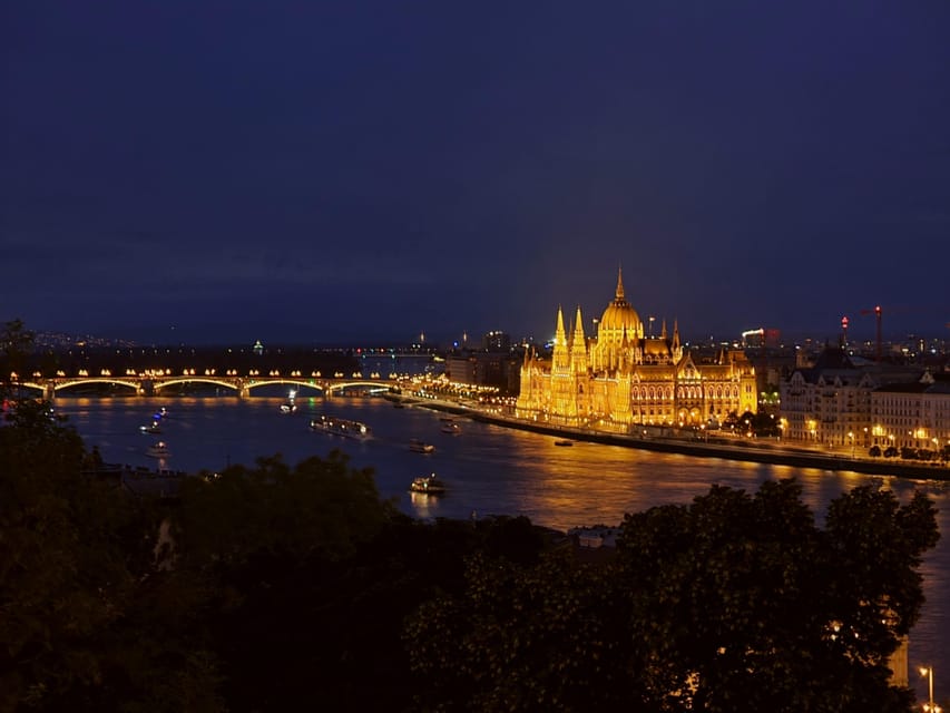 BloodThirsty Hungary: Walking tour & Dark Historical Stories - Buda Castle, King Matthias Fountain, and the Main Guardhouse area