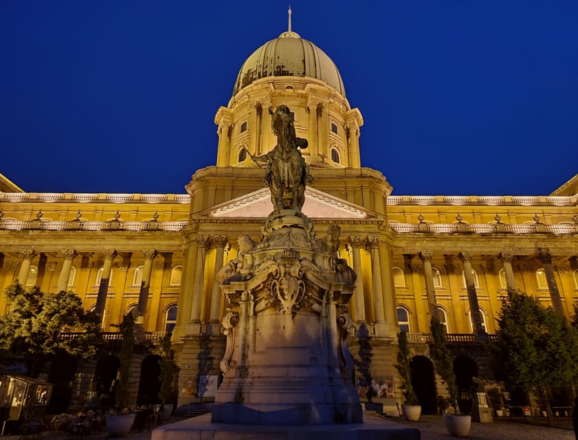 BloodThirsty Hungary: Walking tour & Dark Historical Stories - The actor storytelling style: why it feels like theatre, not a history quiz