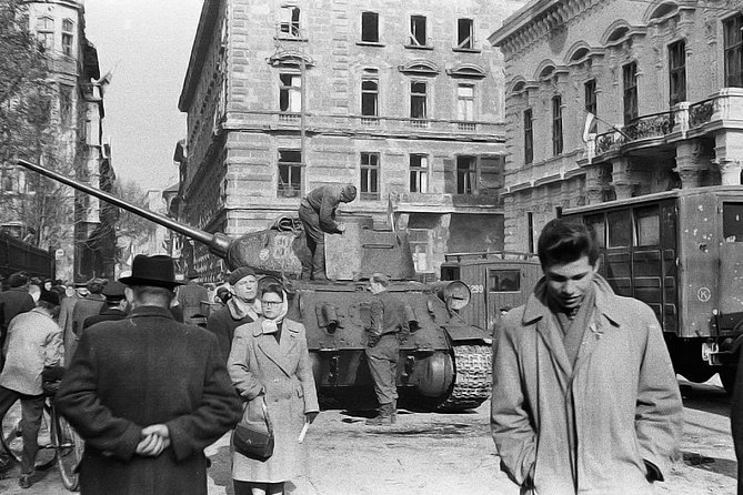 Born Under The Red Star - Communist tour with Coffee in a Retro Bar - Budapest in 3 Hours, with the Politics Put in Plain Words