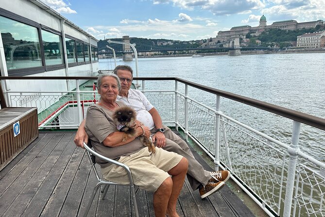 Bottomless Brunch and Cruise with Prosecco in Budapest - Food refill reality check: how to avoid the empty-tray problem