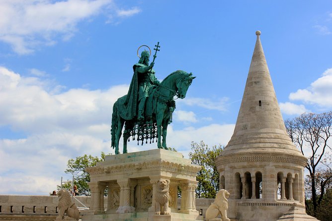 Buda Castle District Walk with Entry to Matthias Church - Pacing, group size, and guide style that people praise