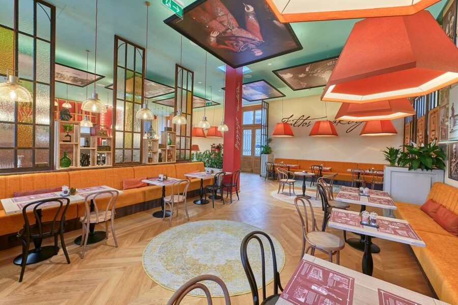 Buda Castle: Hungarian Delicacies & Historical Exhibition - Finding Royal Guard Café inside Buda Castle without stress