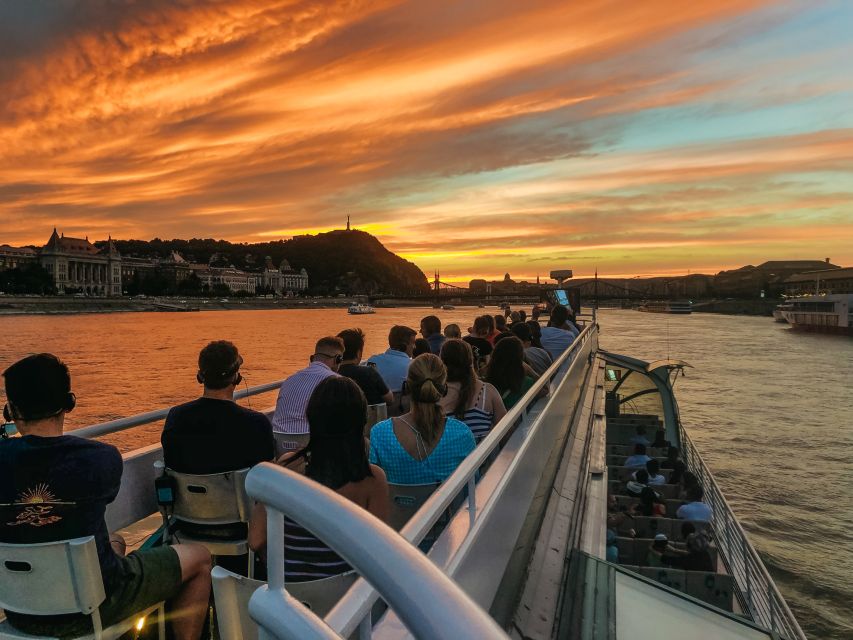 Budapest: 1-Hour Evening Sightseeing Cruise with Drink - Drink, Free Wi-Fi, and How to Enjoy the Moment Without Rush
