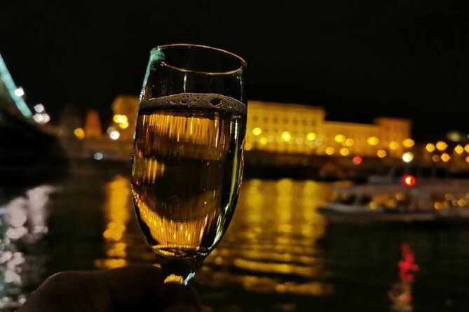 Budapest: 1-Hour Highlights Cruise with Welcome Drink - No Audio Guide: How to Make the Silence Work for You