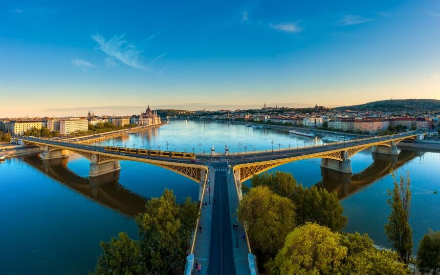 Budapest: 1-hour Sightseeing Danube River Cruise - Staying warm, hearing the guide, and using Wi-Fi the smart way