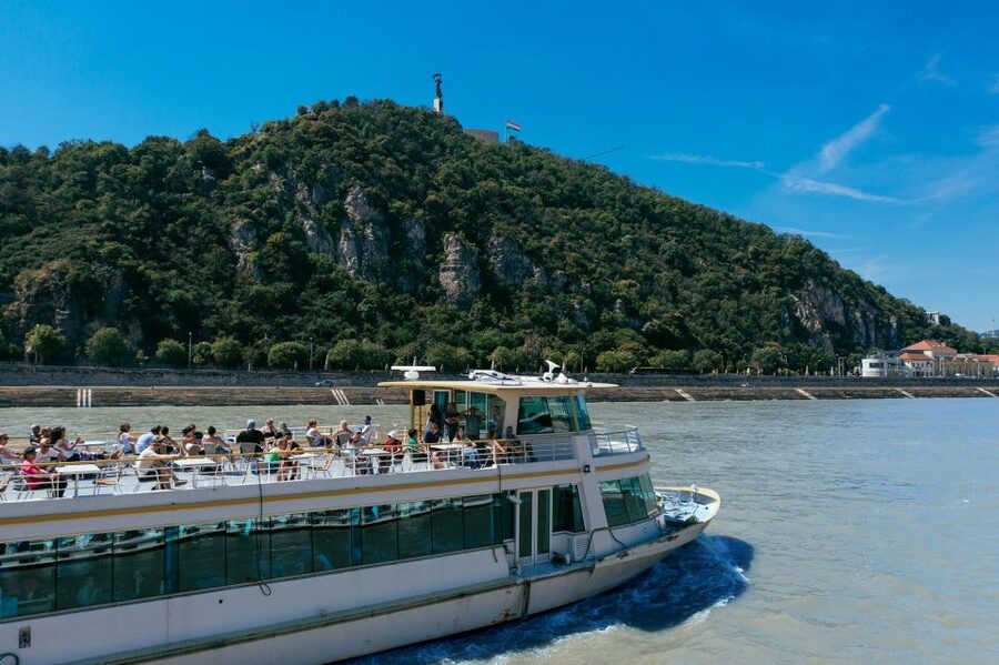 Budapest: 1-hour Sightseeing Danube River Cruise - Finding Dock 6 without losing time