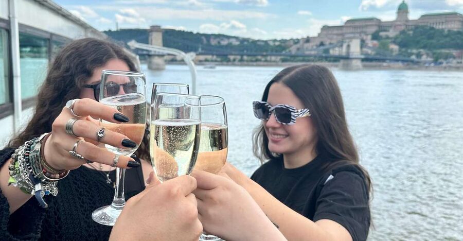 Budapest: 1 hr Sunshine Booze Cruise with Prosecco - Key highlights you can feel on the day