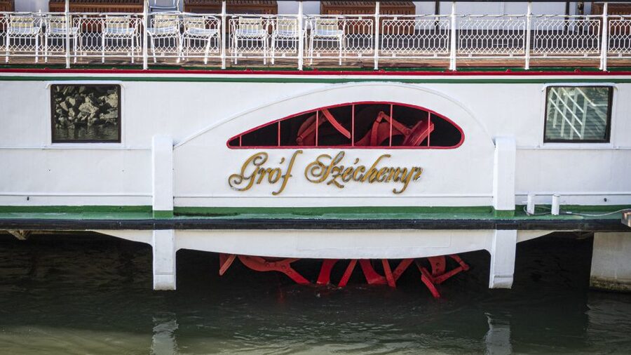 Budapest: 1 hr Sunshine Booze Cruise with Prosecco - A simple 1-hour cruise that hits the best angles of Budapest