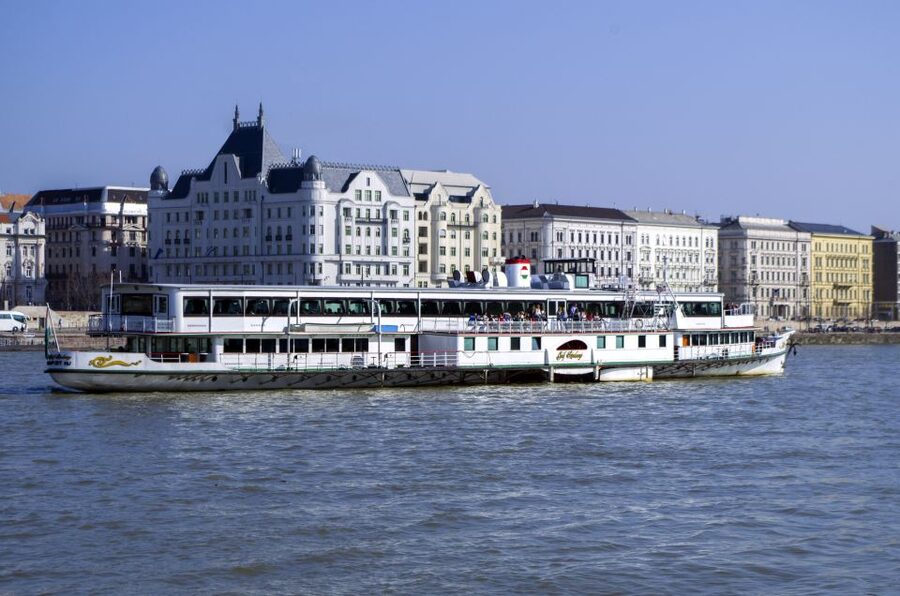 Budapest: 1 hr Sunshine Booze Cruise with Prosecco - The route: what you’ll see from the Danube (and how to watch it)
