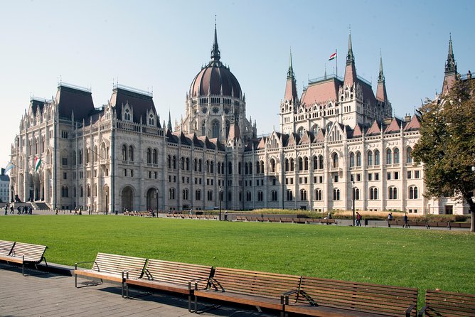 Budapest 3-Hour City Tour - Kossuth Lajos Square and Parliament area: your finish line