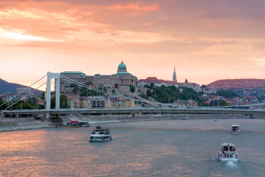 Budapest: 3-hour City Tour with Castle Walk + 1-hour Cruise - How the bus route sets you up for the Danube cruise