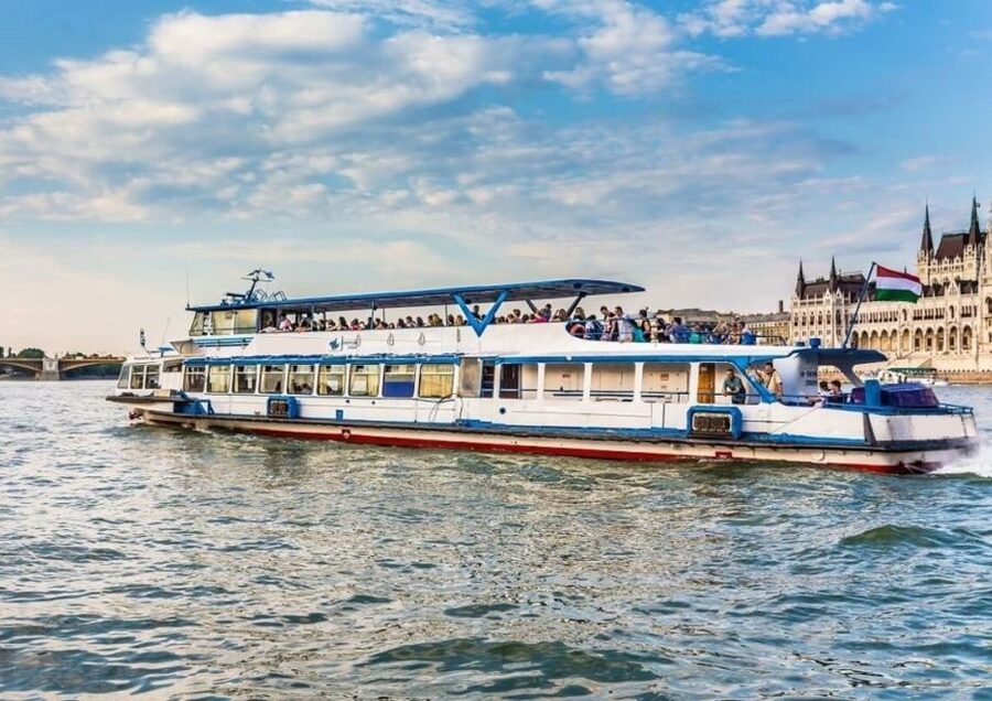Budapest: 3-hour City Tour with Castle Walk + 1-hour Cruise - Who should book this, and who should skip it