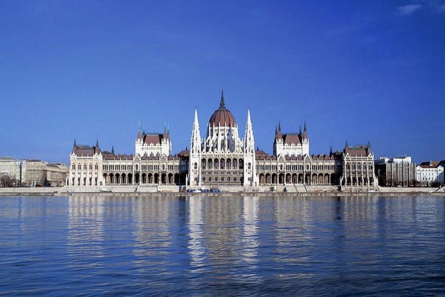 Budapest: 3-Hour Grand City Tour and Castle Walk - Crossing the Danube: Margaret and Elizabeth Bridges as Orientation Tools
