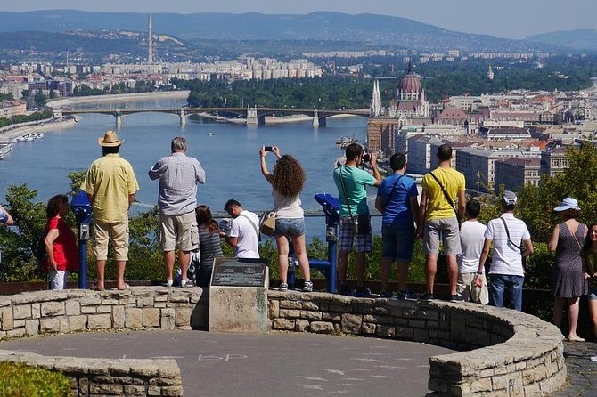 Budapest: 3-Hour Live-guided Bus Tour and 1-hour River Cruise - Pest-side landmarks in one sweep: Parliament, the Opera, and Basilica