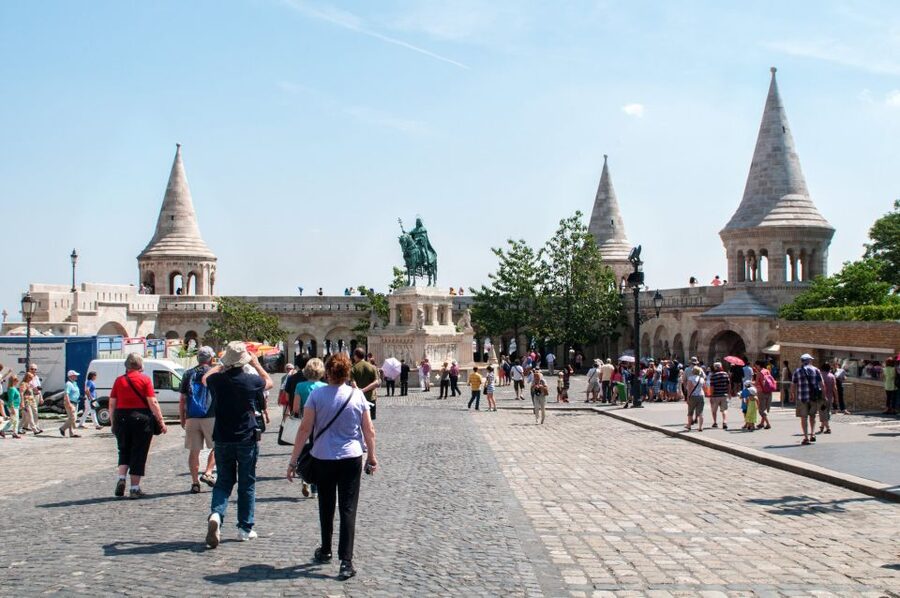 Budapest: 3-Hour Live Guided Sightseeing Tour - Starting at Cityrama & Gray Line, then rolling toward the Danube