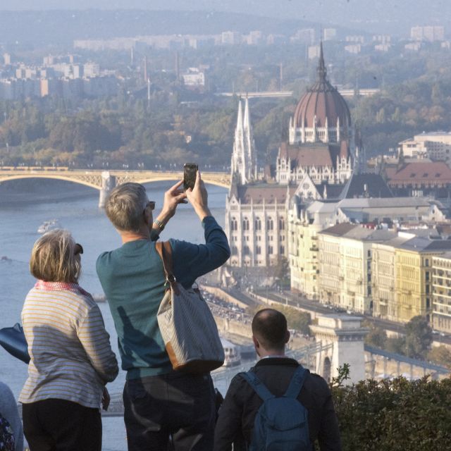 Budapest: 3-Hour Live Guided Sightseeing Tour - Price and value: what $35 buys you in Budapest time