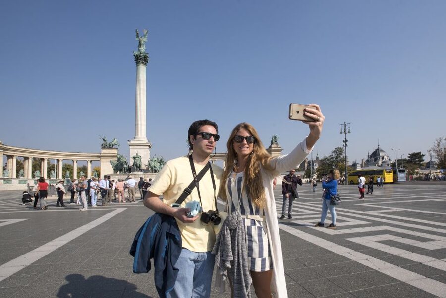 Budapest 3-Hour Private Walking Tour with Route Options - Jewish Quarter route: Europe’s largest synagogue, the Jewish Museum, cemetery, and Wallenberg memorial