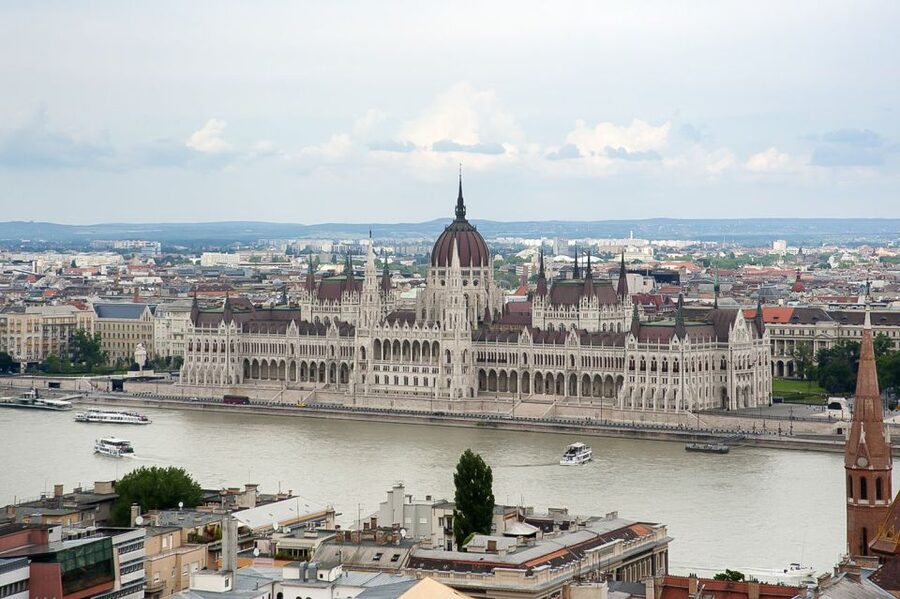 Budapest 3-Hour Walking Tour in Italian - A 3-hour loop that covers Pest plus Buda Castle Quarter