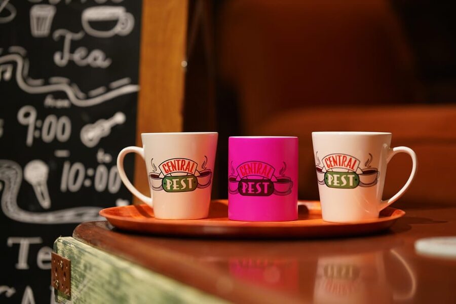 Budapest: 90s Sitcom Escape Room Adventure with Drinks - Who should book this escape room in Budapest