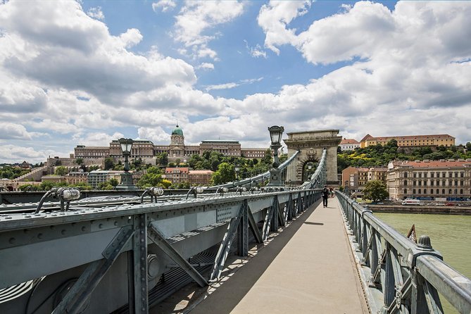 Budapest All in One Small Group Walking Tour with Strudel Stop - Why this Budapest highlights loop works so well