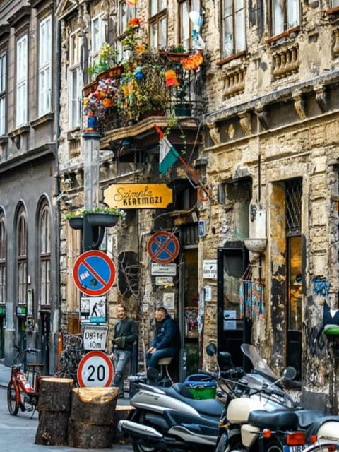 Budapest: Alternative Street Art & Jewish Tour - Guides Who Keep It Human, from Burak to Zsanett