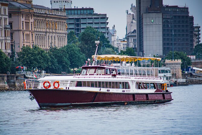 Budapest Audio Guide Cruise with Day, Sunset and Night Options - Boarding lines and crowd reality: the deal-breaker for some people