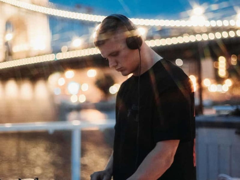 Budapest: BBQ Dinner Cruise w/ Live Music & Unlimited Drinks - BBQ dinner and unlimited drinks in a 2.5-hour window