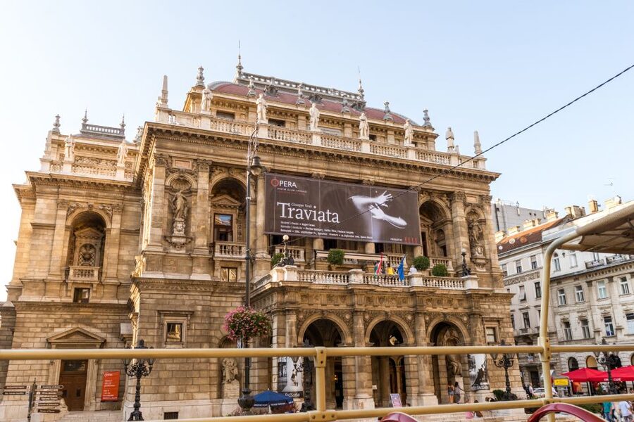 Budapest: Big Bus Hop-On Hop-Off Tour & Danube River Cruise - Comfort, crowds, and accessibility realities