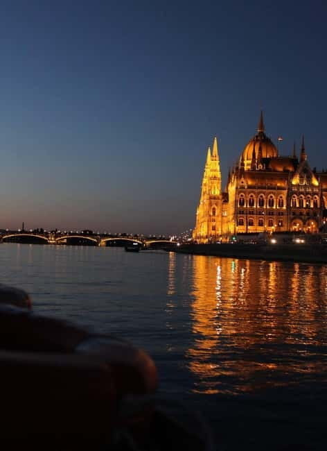 Budapest: Boat Cruise with Personal Guide and Drink - Why a guided Danube night cruise beats a self-guided boat ride