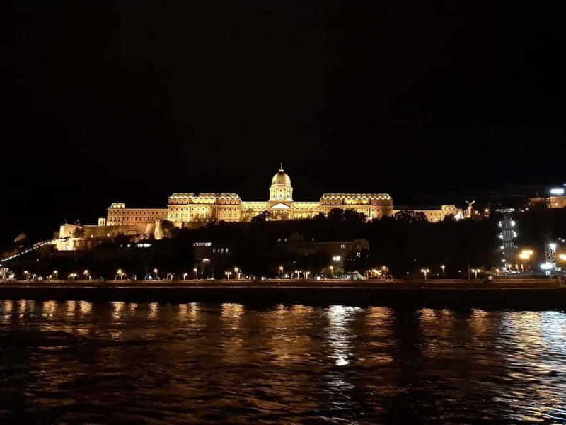 Budapest: Boat Cruise with Personal Guide and Drink - Your guide on board: what you will learn and how Q and A feels