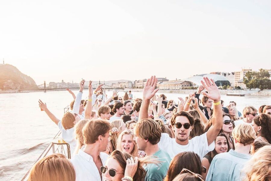 Budapest: Boat Party with option of Unlimited Drinks - Why a Budapest night boat party makes sense