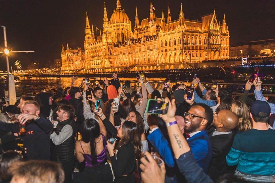 Budapest: Boat Party with option of Unlimited Drinks - Parliament, Castle, and Chain Bridge at night: why the route matters