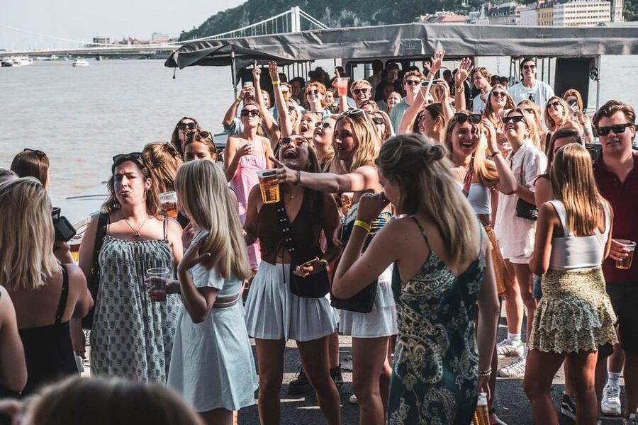 Budapest: Boat Party with option of Unlimited Drinks - After the cruise: the club after-party with skip-the-line entry