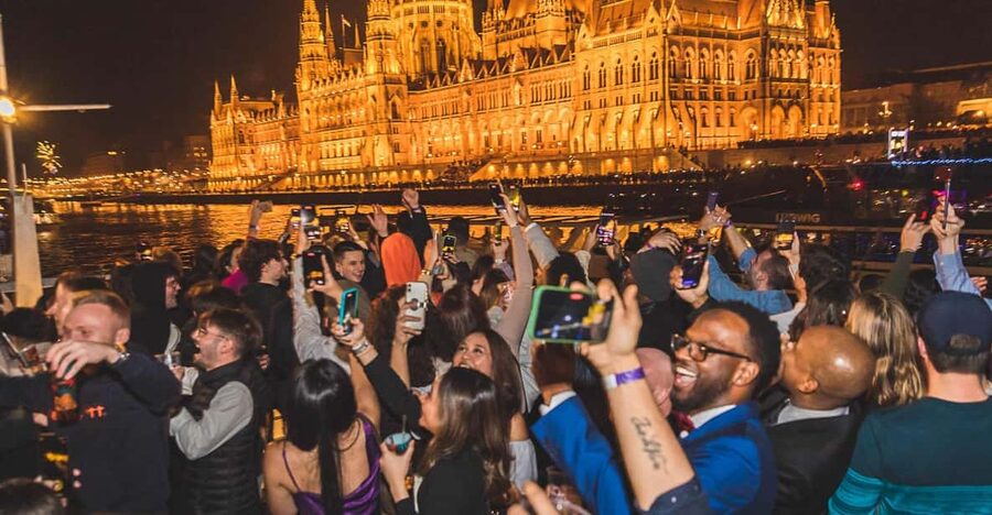Budapest: Boat Party with option of Unlimited Drinks - Price and value: is $27 worth it?