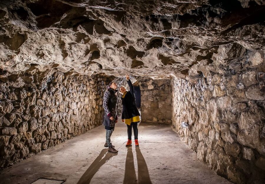 Budapest: Buda Castle Cave Tour - About the guides: humor, pacing, and clear storytelling