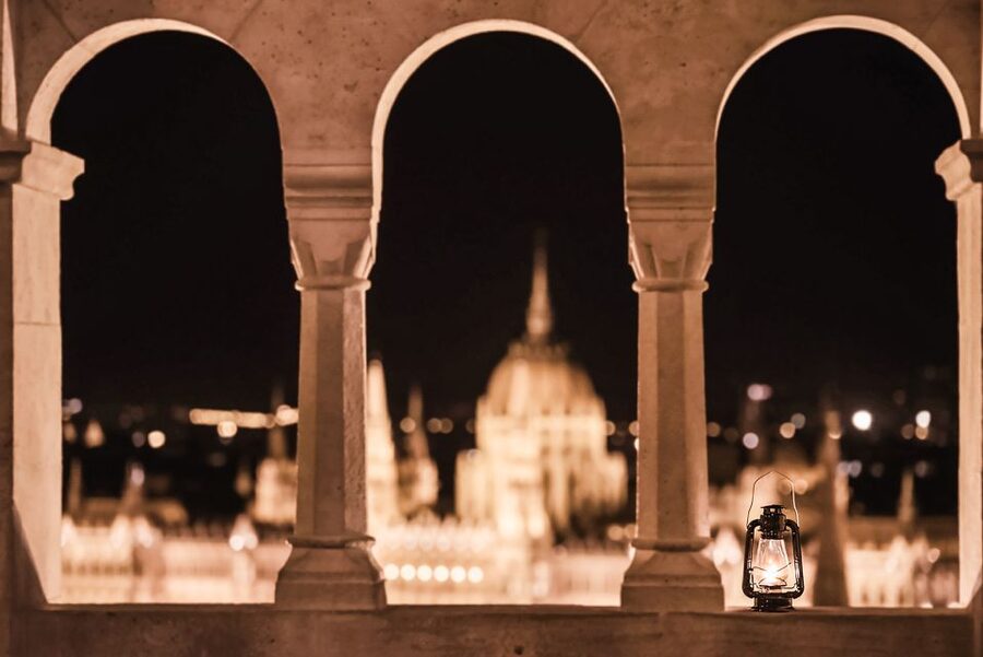 Budapest: Buda Castle District Vampires and Myths Night Tour - Guides, Performance Style, and What to Expect From the Narrative