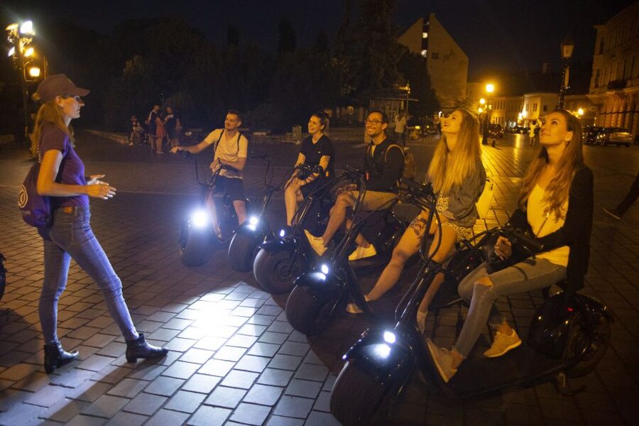 Budapest: Buda Castle E-Scooter Evening Tour - Riding e-scooters up Buda’s hills, without the stress