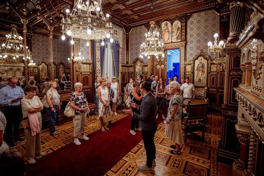 Budapest: Buda Castle Walk with Saint Stephen's Hall - Timing, weather, and construction reality