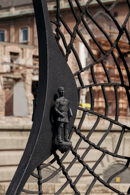 Budapest: Buda Castle Walking Tour & Folk Music Performance - The Hungarian folk music performance is the real differentiator