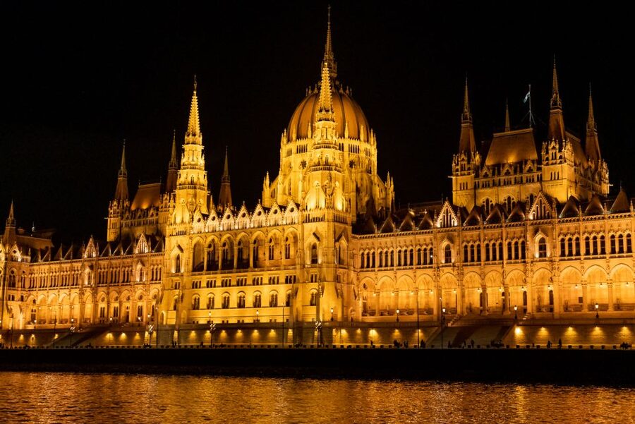Budapest: Candlelit Dinner River Cruise with Live Music - Retractable windows and the Parliament photo game