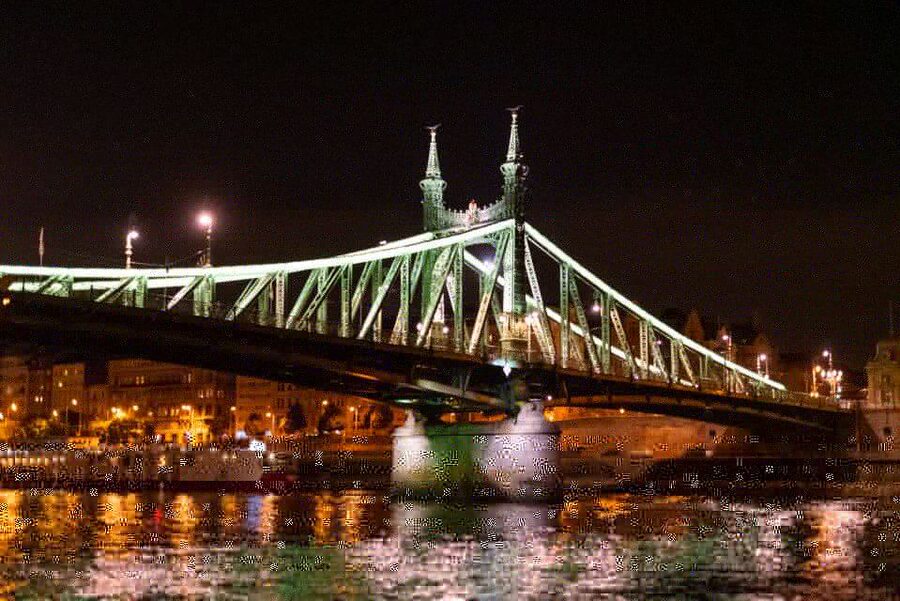 Budapest: Candlelit Dinner River Cruise with Live Music - Live music during dinner, with a volume that stays friendly
